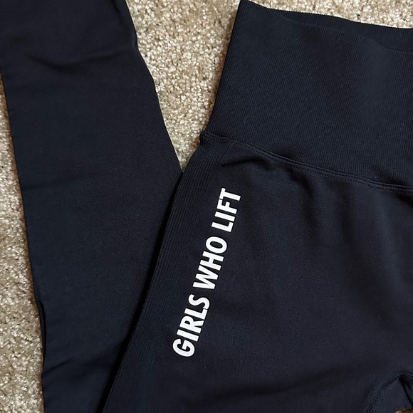 Beauty X Beast Seamless Scrunch Booty Leggings - Black - Picture 2 of 8